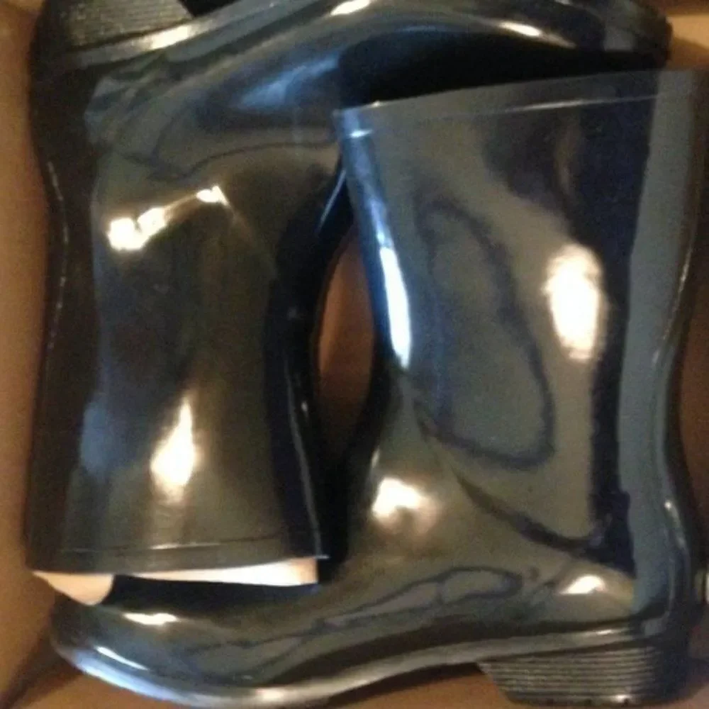 Chooka Women's Polished Waterproof Rain Boots Black 9 NWT